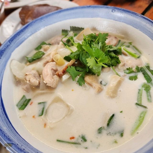 Waterfall Views & Foodie Dreams: Chom Thong’s Must-Try Eats 🇹🇭🌄