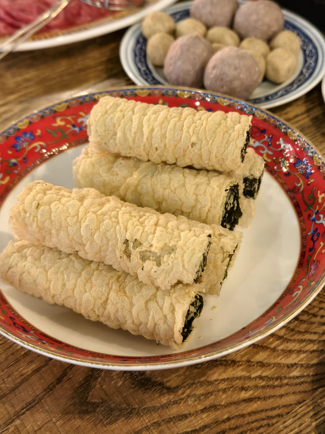 七十年代風裝修火鍋店，抵食二人套餐