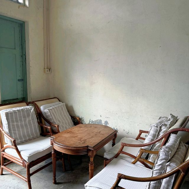 คาเฟ่ฟีลคลาสสิคน่านั่ง ย่านหัวลำโพง #กรุงเทพฯ คาเฟ่ฟีลคลาสสิคน่านั่ง ย่านหัวลำโพง #กรุงเทพฯ