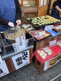 紅葉に包まれる癒しの古刹。深大寺で過ごす穏やかな時間