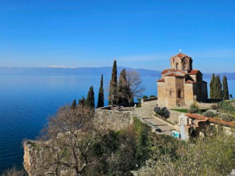 🇲🇰 เช้าวันใหม่ในโอห์ริด ที่ซึ่งทะเลสาบใสและซากปรักหักพังโบราณอยู่ร่วมกัน