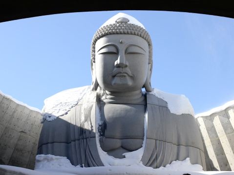 頭大仏（Hill of the Buddha）雪の中の静けさ。 | Trip.com 札幌