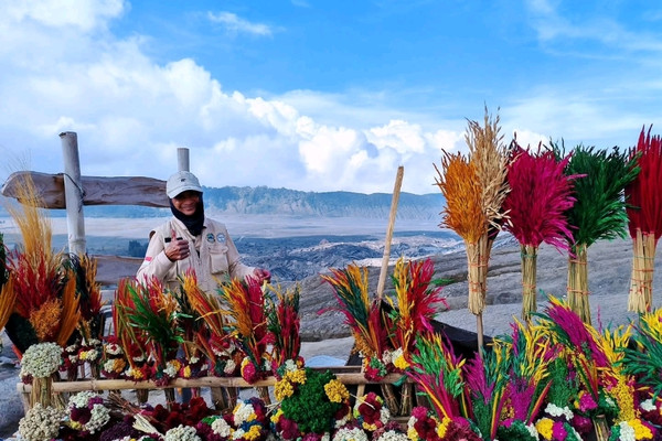 ブロモ山の神聖な火口縁で魔法のような瞬間を見つける。 | Trip.com Tosari