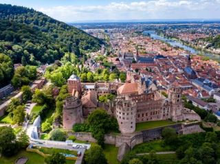 Heidelberg Travel Review 🇩🇪🏰
A romantic old town on the Neckar River, full of castles, history, and a classic European atmosphere.
📍 Recommended Places
Heidelberg Castle ⭐⭐⭐⭐⭐
A major landmark of the city, located on a hill offering stunning views of the old town and the Neckar River.
Old Bridge ⭐⭐⭐⭐⭐
An old stone bridge that is a popular photo spot, offering beautiful views of the castle and the old town.
Philosophers' Walk ⭐⭐⭐⭐⭐
A scenic walking path on a hill, perfect for viewing the city from above and experiencing nature.
Heidelberg Old Town ⭐⭐⭐⭐⭐
The old town area filled with European-style buildings, restaurants, cafes, and local shops, ideal for a relaxing stroll.
🗓 Itinerary
Day 1
Visit Heidelberg Old Town
Stroll along Hauptstraße
Cross the Old Bridge
In the evening, enjoy the view of the castle and the Neckar River.
Day 2
Visit Heidelberg Castle
Walk up Philosophers' Walk
Enjoy the city view from above.
Stop by local cafes and restaurants before heading back.
⭐ Impressions
Heidelberg is a very charming and romantic city. Its highlights are the beautiful old town, the castle on the hill, and the Neckar River flowing through the middle of the city. Strolling along the old streets and crossing the Old Bridge feels like stepping back in time to old Europe. Especially in the evening when the sunlight hits the castle and the river, the atmosphere is even more beautiful and impressive.
⭐ Rating
Beauty: 10/10
Atmosphere: 10/10
Accessibility: 9.6/10
Value for money: 9.7/10
Overall score: 9.8/10
"Heidelberg is a small city full of charm, with its old castle, ancient town, stone bridge, and beautiful river views. It's another city in Germany that you should definitely visit at least once."
#TripMoments #Heidelberg #Germany #VisitHeidelberg #HeidelbergCastle #OldBridgeHeidelberg #PhilosophersWalk #TravelGermany #TripcomCreator #เที่ยวเยอรมัน #เที่ยวไฮเดลเบอร์เกอร์ #เมืองเก่าเยอรมัน #TravelPhotography #Wanderlust