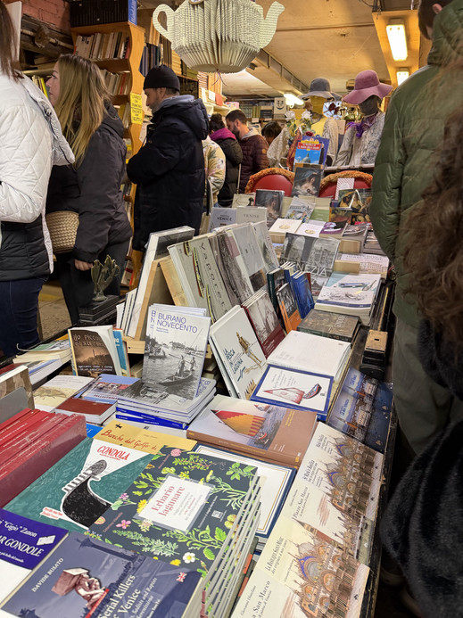 📚🇮🇹 世界で最も美しい書店のひとつ、ヴェネツィアを訪れました