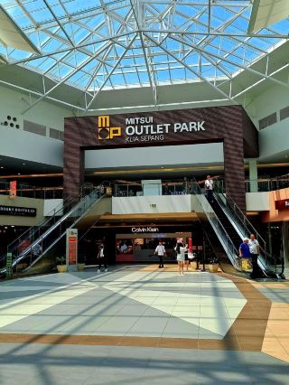 🛍️ Shopping Stop After Landing 🛬  (Outlet Park)