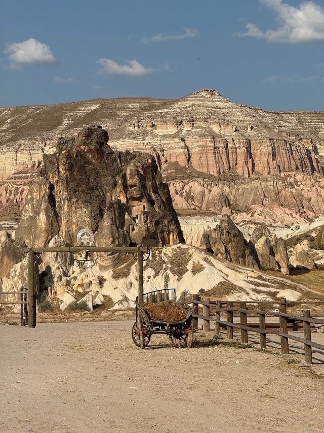 HORSERIDING IN CAPPADOCIA, WHAT AN EPIC TRAVEL MOMENT!