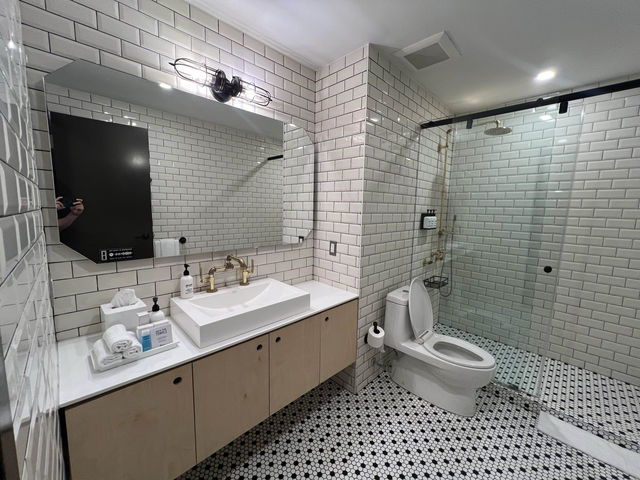 Chic and Stylish Stay at The Anndore House, Toronto 🇨🇦