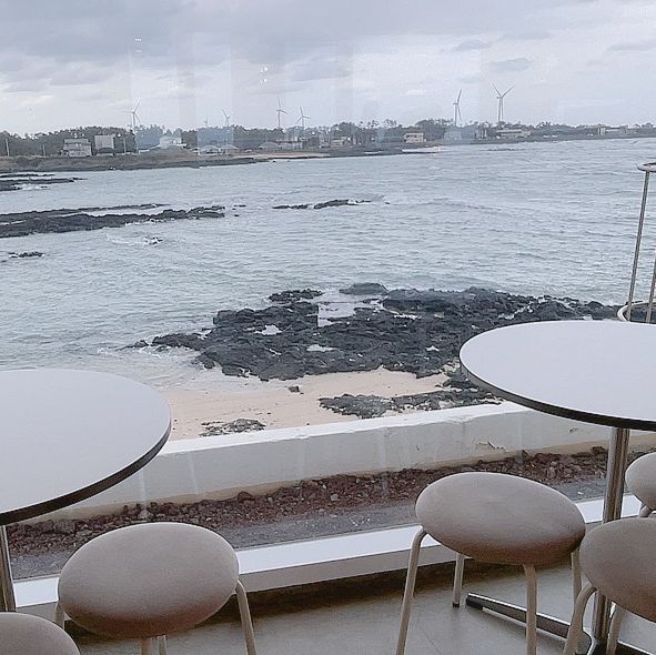 제주 구좌읍 바다를 마주한 감성카페“비수기애호가”