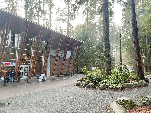 트와일라잇촬영지로 알려진 Vancouver에 위치한 Lynn Canyon park
