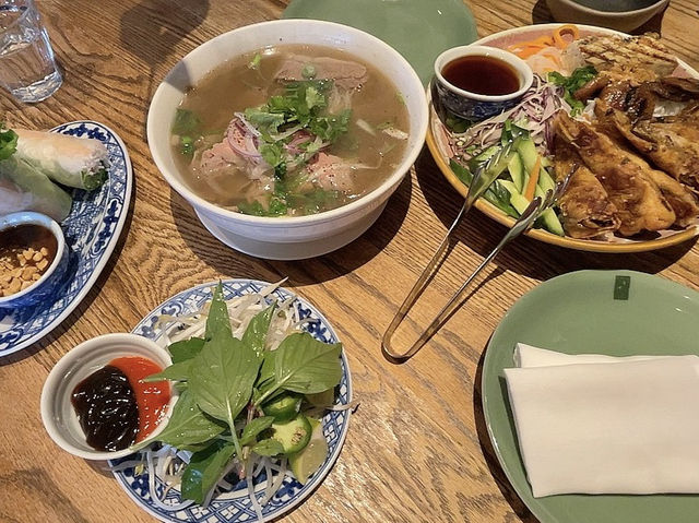 🇨🇦Vancouver main st 줄서는 찐맛집‘Anh and chi'