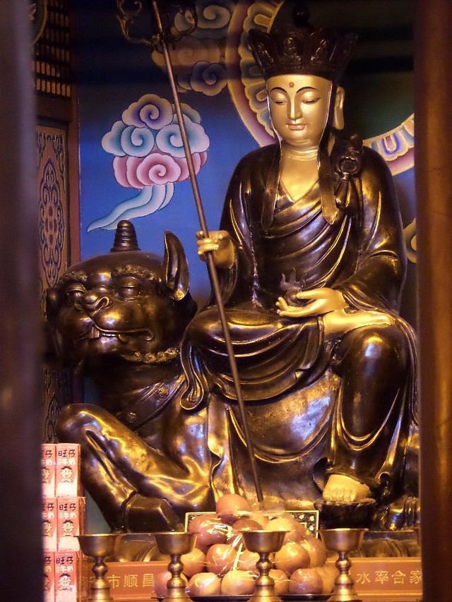 Emei Mountain - Elephants and Bodhisattvas abound on Ermei Shan.