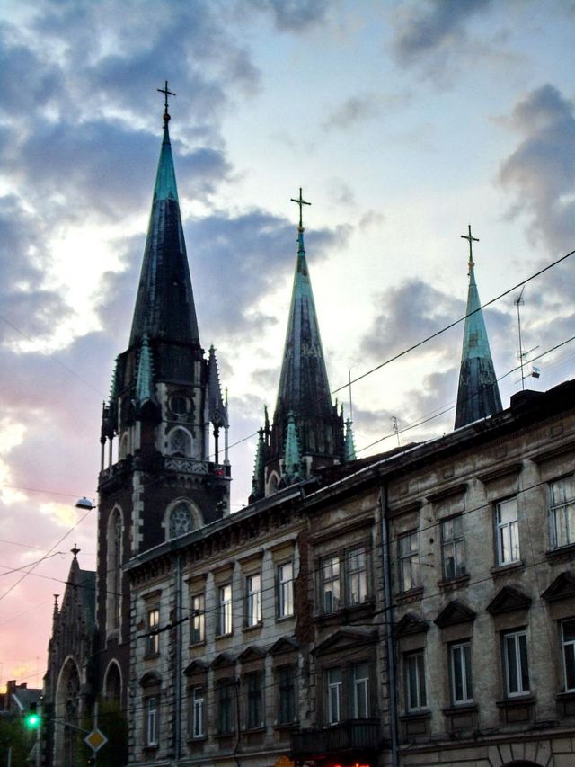 Enchanting Lviv: Ukraine's Cultural Gem 🏰🎻