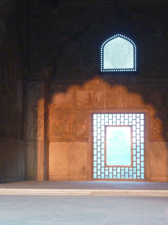 Exploring the Red Fort: A Majestic Symbol of Mughal Architecture