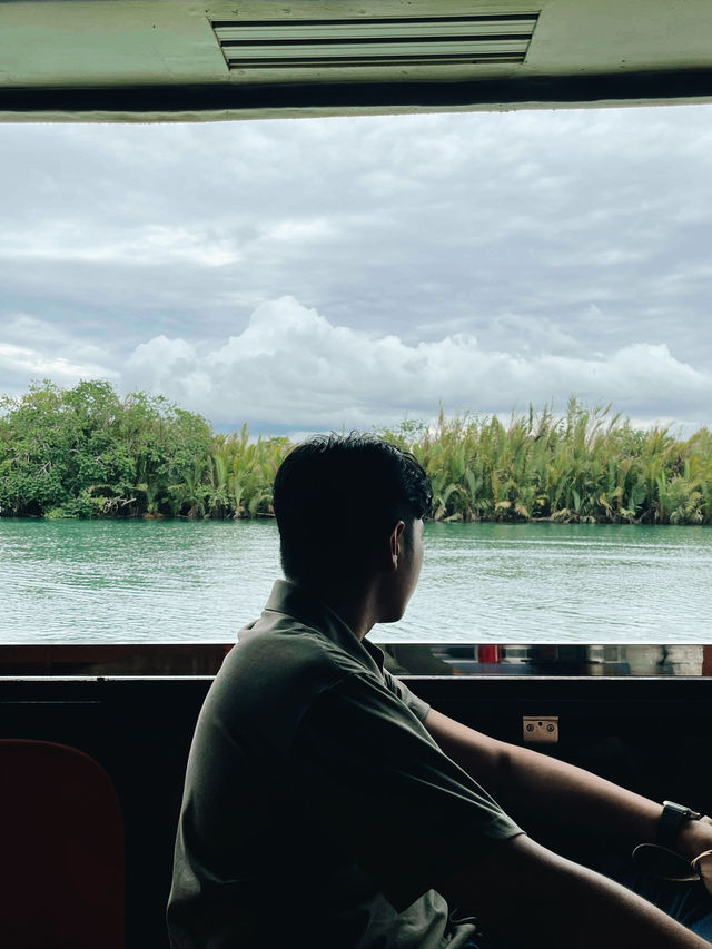 Have you tried eating a buffet while cruising in a Jungle River?