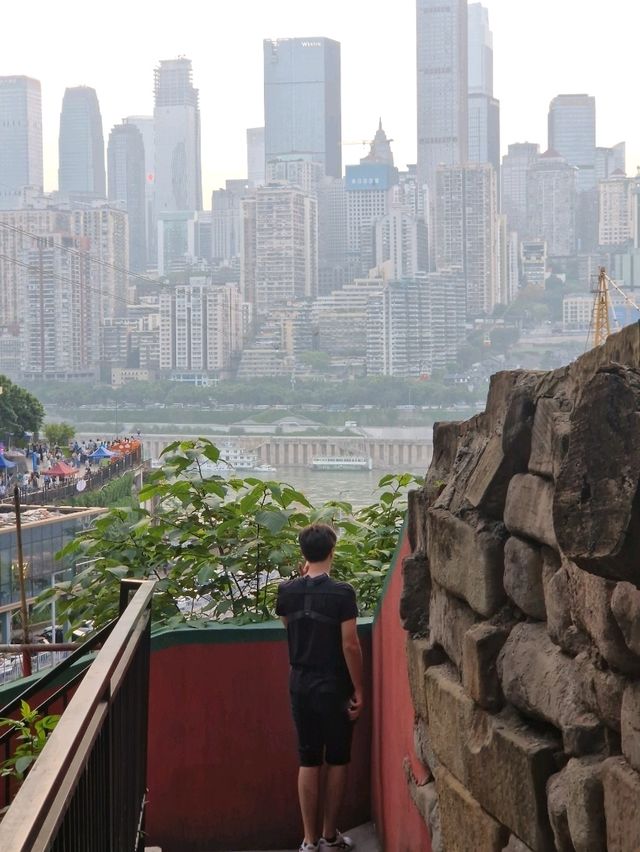 Where time slows down in Chongqing: Explore Longmenhao Old Street
