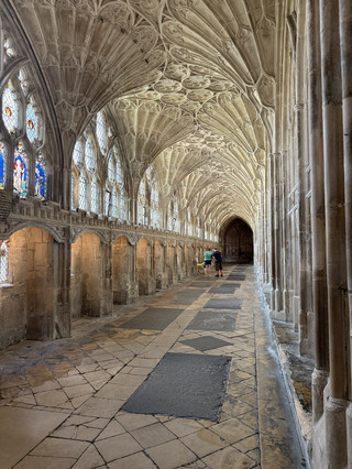 Explore The World Famous Harry Potter Cloisters At The Stunning Gloucester Cathedral 😍 