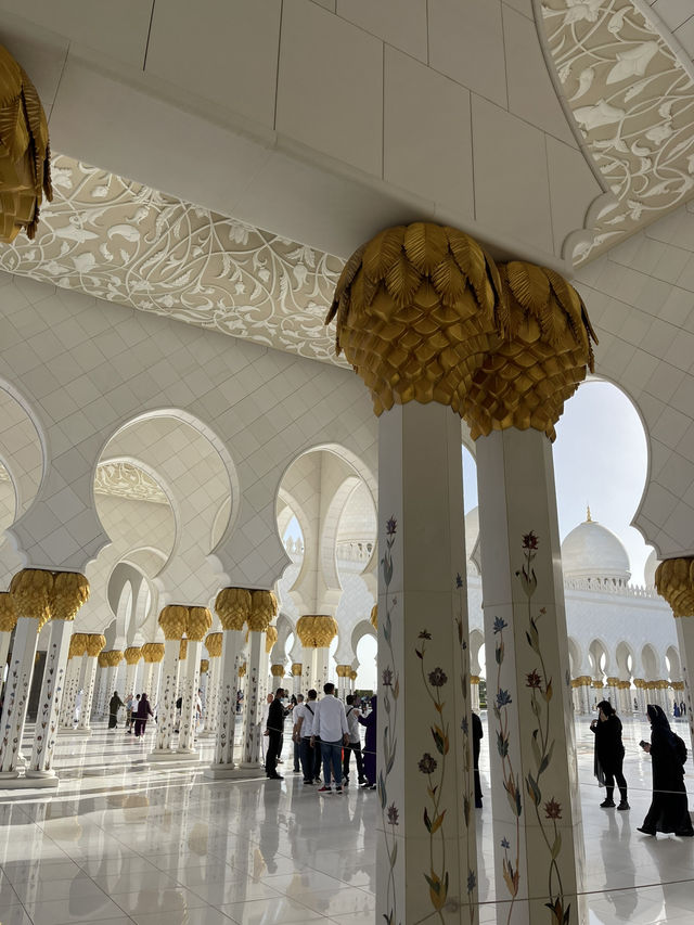 🕌 Sheikh Zayed Grand Mosque – A Marvel of Light & Architecture ✨🌙