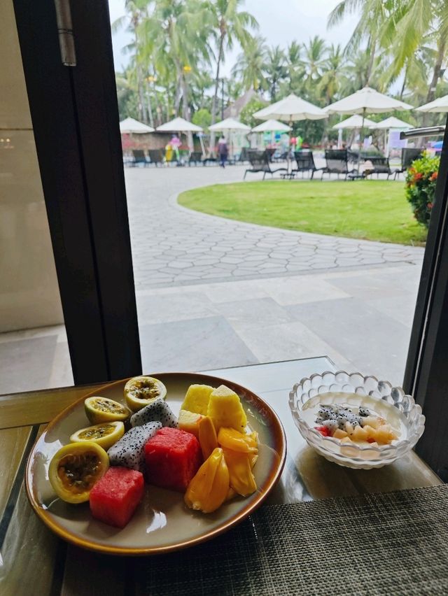 [Хайнань] Завтрак в отеле Holiday Inn Resort Sanya Bay