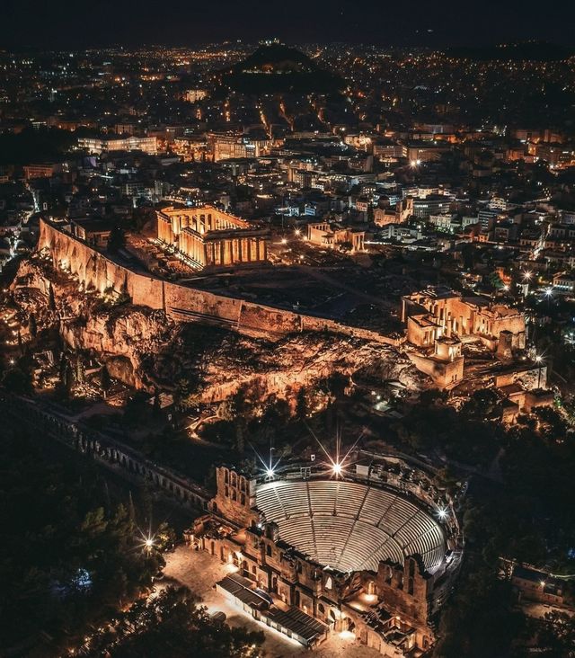 For over 2000 years, what has the Acropolis of Athens been through? Is it one of the New Seven Wonders of the World?