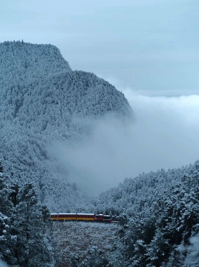 莫以宜春遠，江山多勝遊