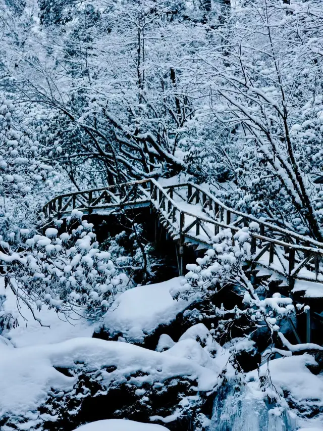 I've been to Longcang Gorge in the autumn, and going again in the winter, I found even more beautiful surprises