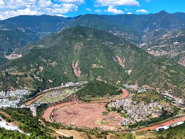 Nuodeng Ancient Village: A Secret Garden Hidden in the Depths of Time