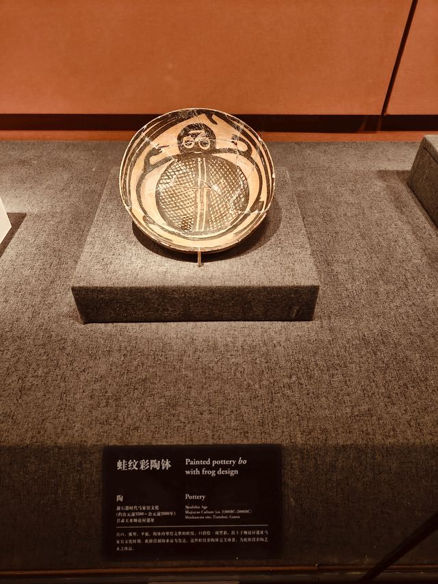 中國考古博物館中的古老陶器