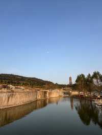 來彌勒市，遊彌勒寺