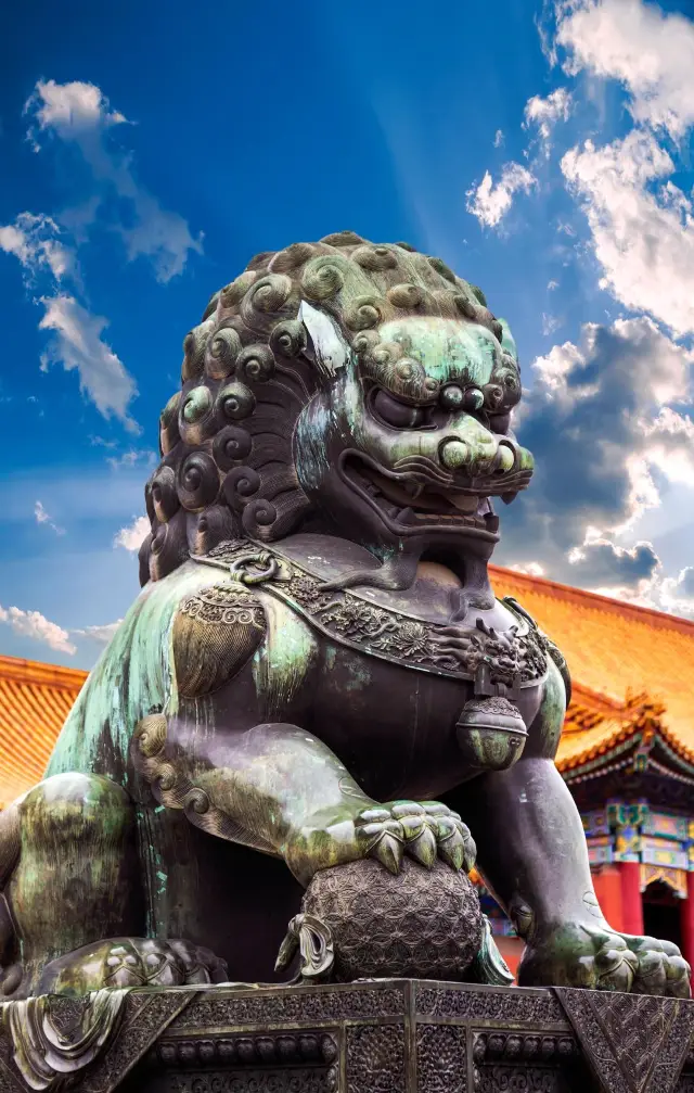 Come to the Forbidden City in Beijing to experience the unique charm of Chinese red