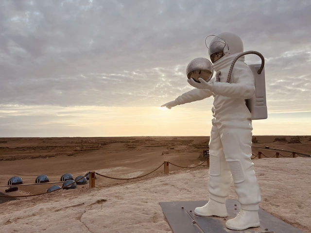 孤獨星際——沙漠裡的“星星”。