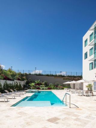 🌟 Quito's Comfy Stay: Holiday Inn Airport Highlights ✈️🛏️