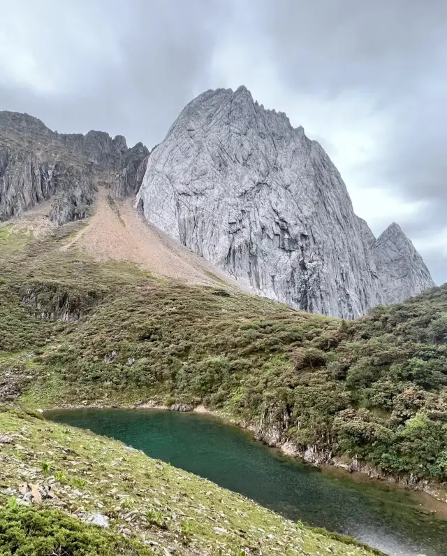 High-altitude Hiking Destination—Abu Jicuo