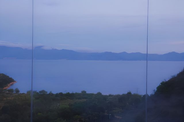 雲南玉溪撫仙湖25度藍酒店。