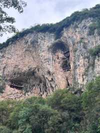 北京門頭溝龍門洞：探秘礫岩溶洞奇觀。