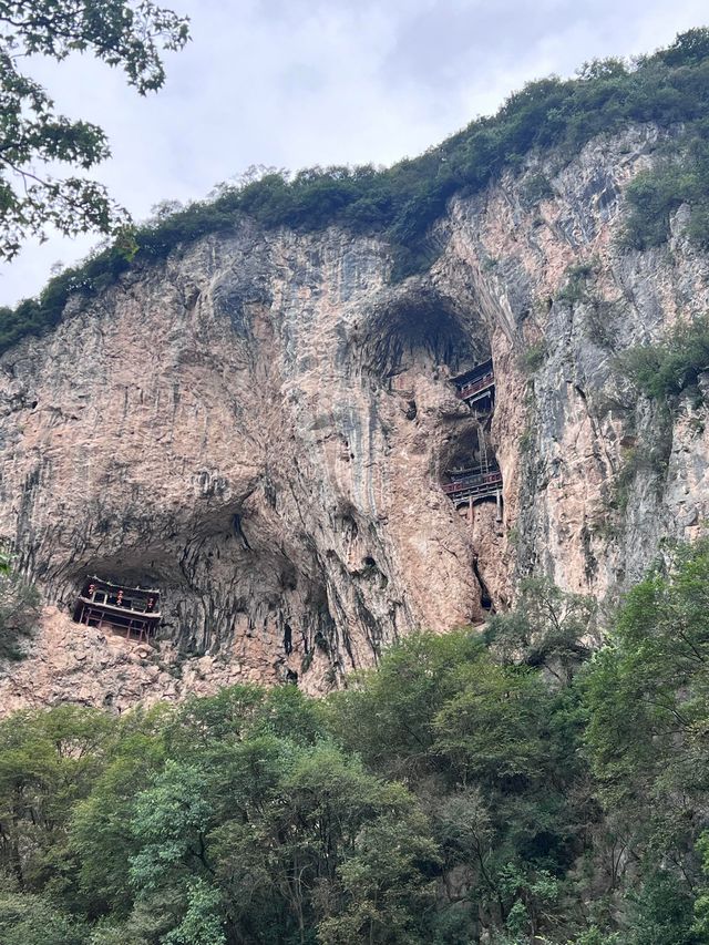 北京門頭溝龍門洞：探秘礫岩溶洞奇觀。