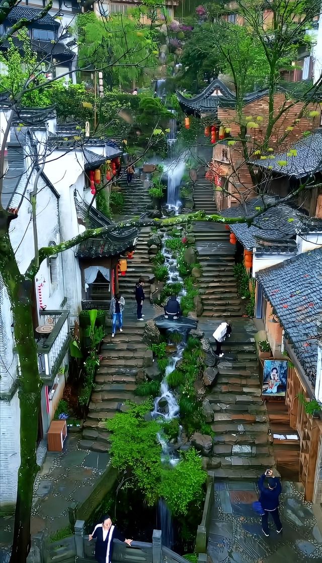 "逃離喧囂：5個絕佳城市，讓你的孤獨之旅變得完美"。