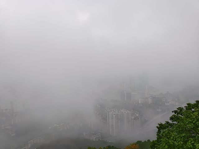雨遊重慶老君洞。
