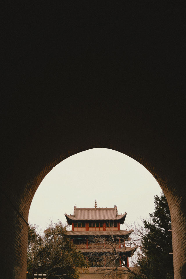 吃烤肉找網紅關長，來嘉峪關逛絲綢之路必經之地