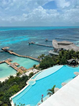 Beautiful Island Hotel
