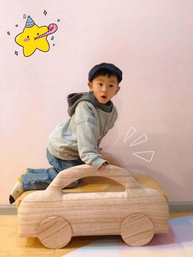 昆明長水機場，這是歡迎全國小朋友的節奏
