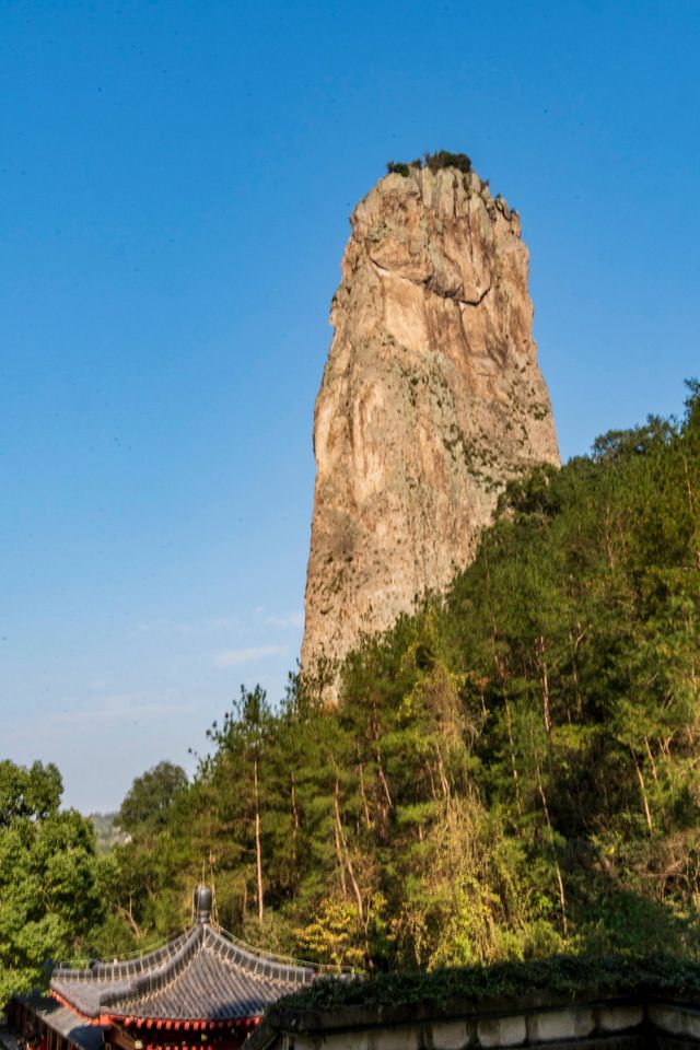 千姿百態鼎湖峰