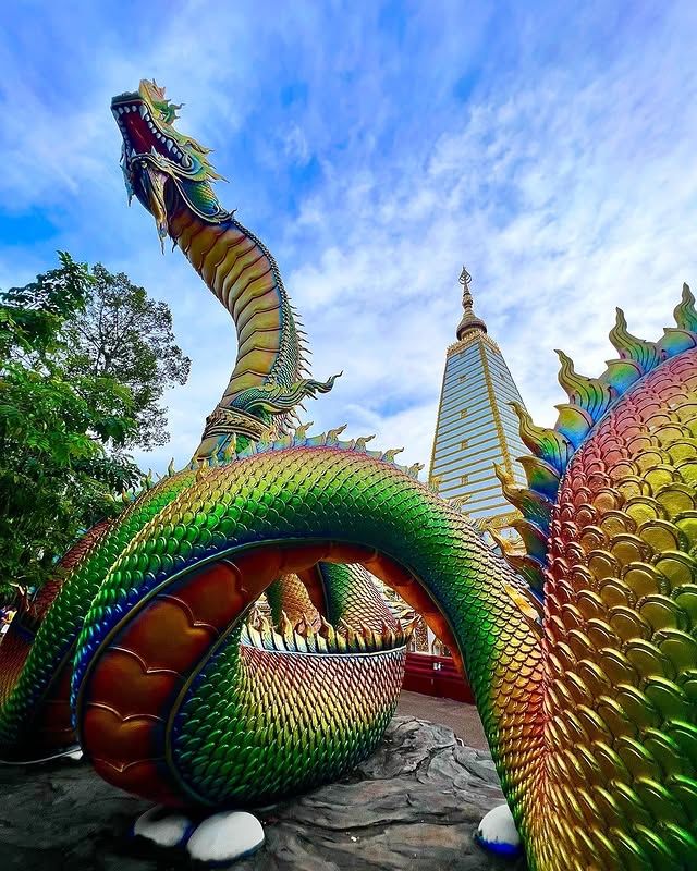 泰國烏汶大佛塔：心靈的庇護所與壯麗景觀