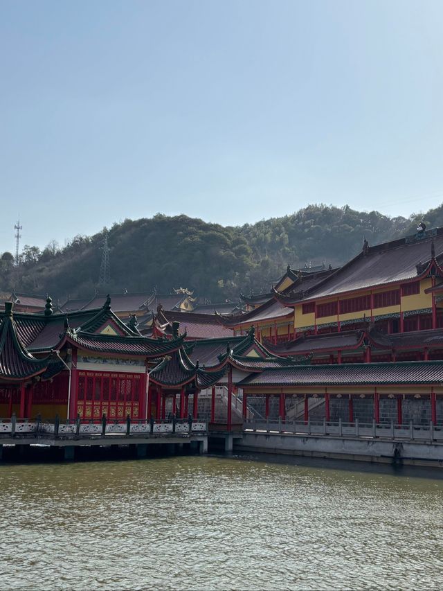 上虞秀峰寺：深山藏古寺，禅意韻悠長