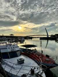 夕陽下的港灣詩篇：渔人码头的浪漫邂逅