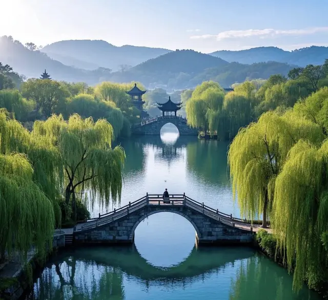 Slender West Lake, Yangzhou: A Fantastic Journey into a Dreamlike Jiangnan Painting