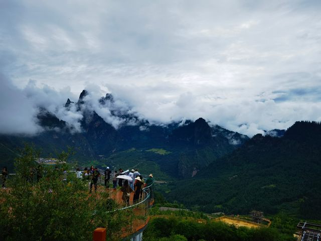 人間仙境扎尕那，雲霧繚繞，藏地風情