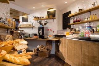 Romantic getaway, Relais Paris