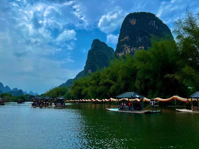 桂林陽朔：水墨漓江的詩意棲居，喀斯特地貌的千年吟唱