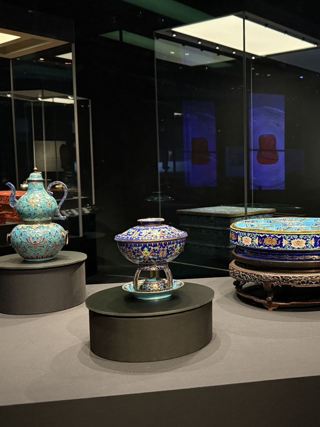 Experience The Treasures Of the Forbidden City at The Hong Kong Palace Museum 🖼️ 🏰 